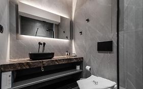 Ela Apartments